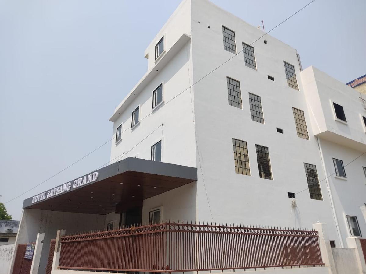 Hotel Satsang Grand Varanasi Exterior photo